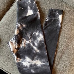 Balance Athletica Avalanche Cloud Leggings